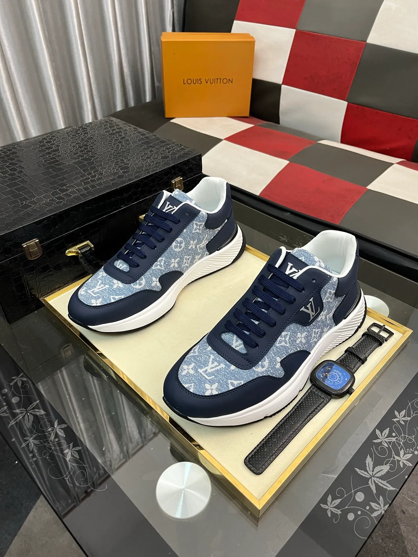 Men's shoes 💰458⌚️⌚️【LOUlS VUlTTON】Louis Vuitton ~ unique and casual style. LV counter purchasing 🏃casual shoes😍😍 are on sale at the men's counter at the same time. Italian imported brands select top-layer Italian cowhide. 🐑Sheepskin lining (refuses to discolor and grind feet) Sole: Original sole specially provided by the original factory 🎬Better in kind Code number: 38-444⃣️Color selection